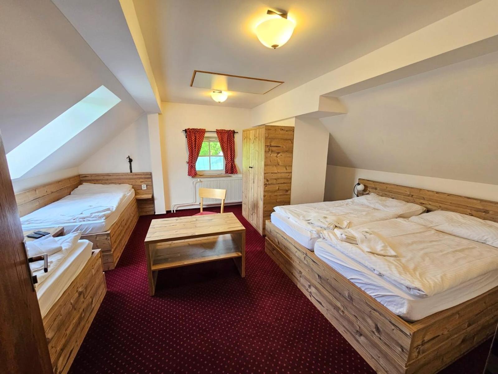 Hotel Konsel Říčky Extérieur photo