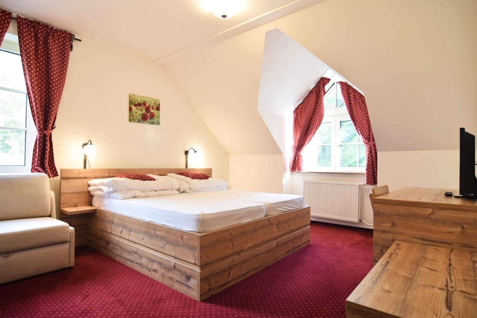 Hotel Konsel Říčky Extérieur photo