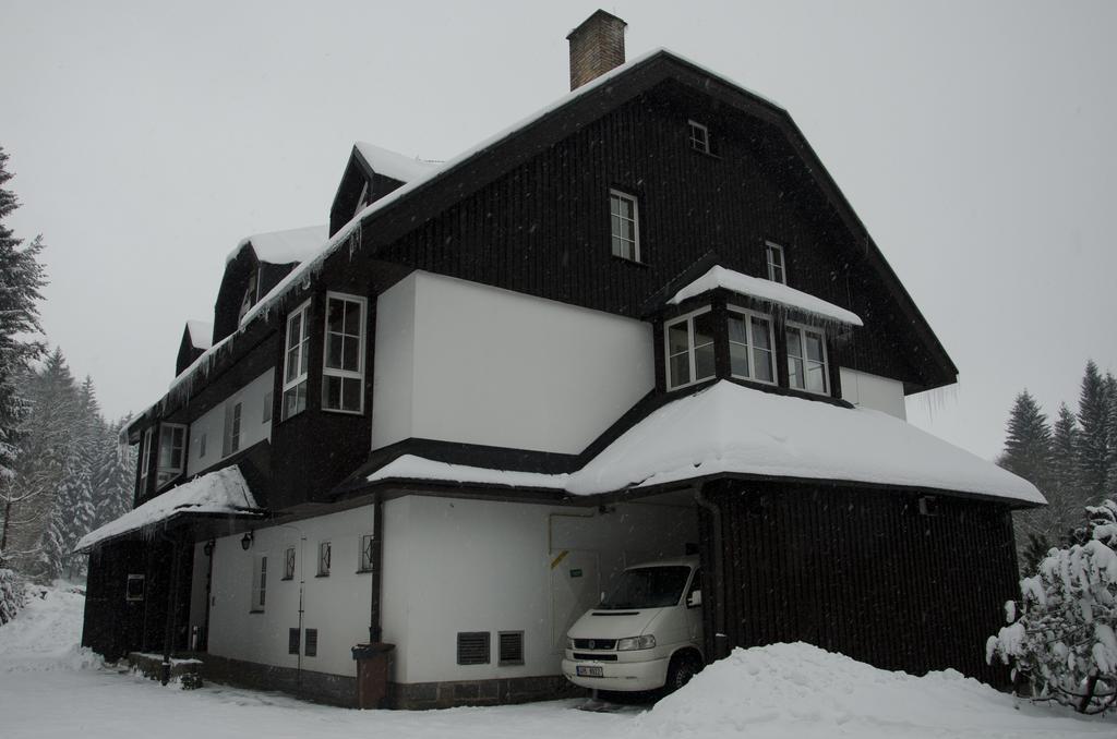 Hotel Konsel Říčky Extérieur photo