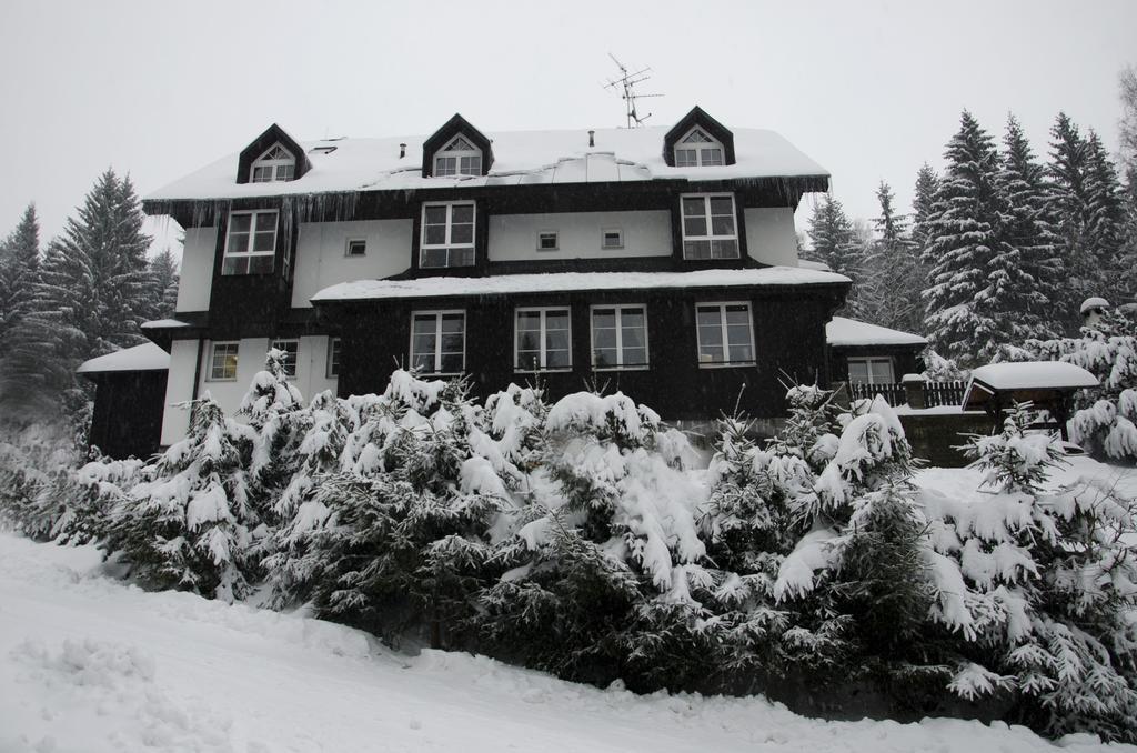 Hotel Konsel Říčky Extérieur photo