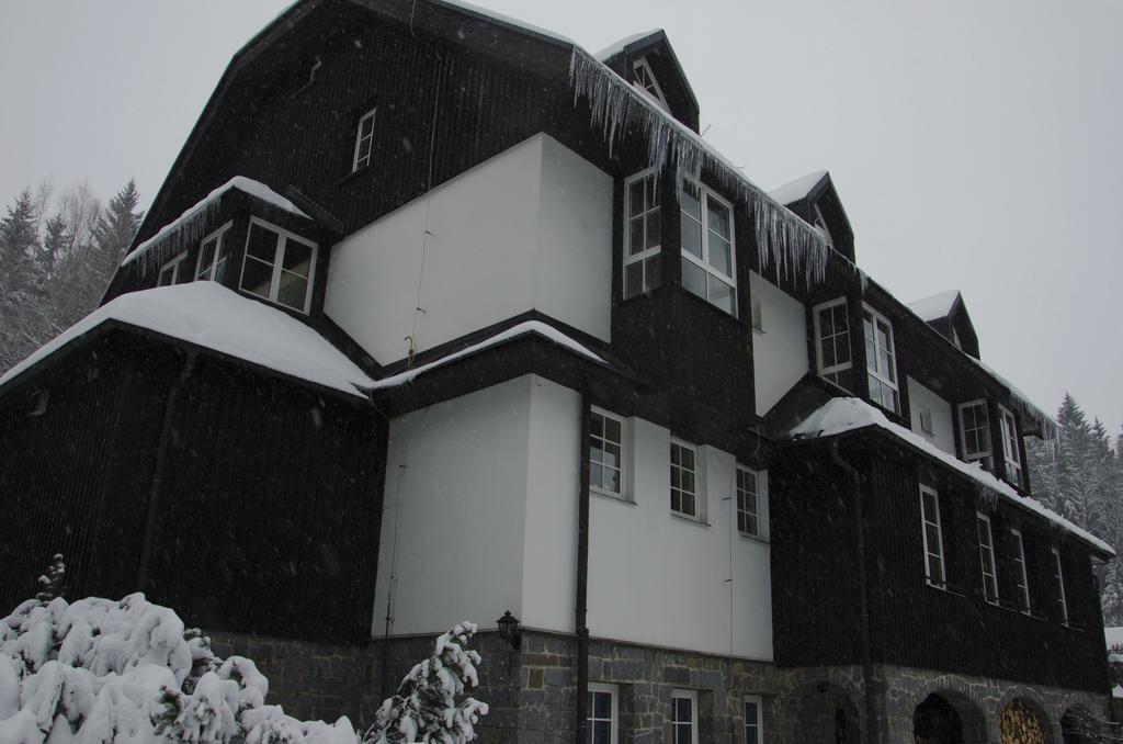 Hotel Konsel Říčky Extérieur photo