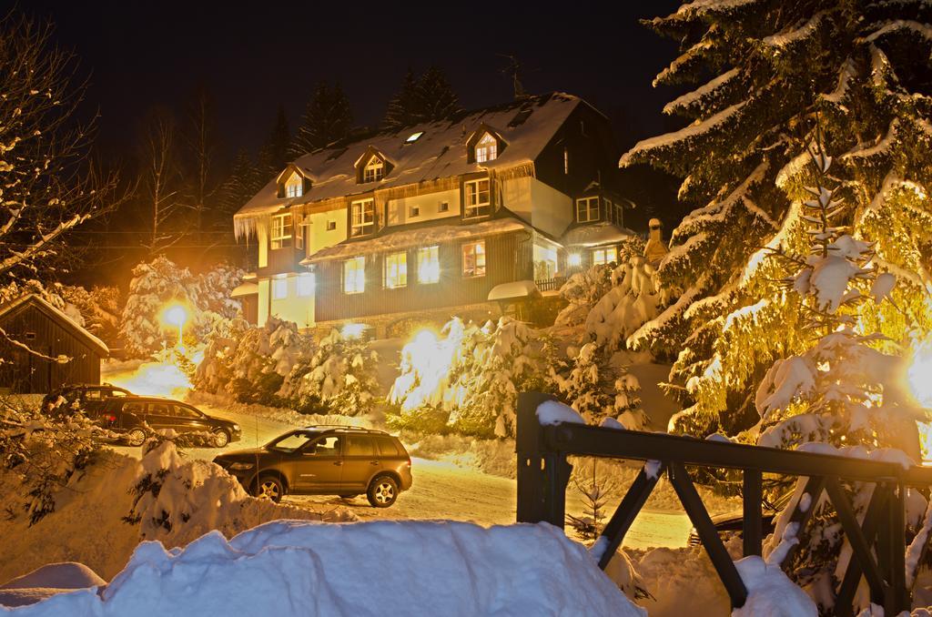 Hotel Konsel Říčky Extérieur photo