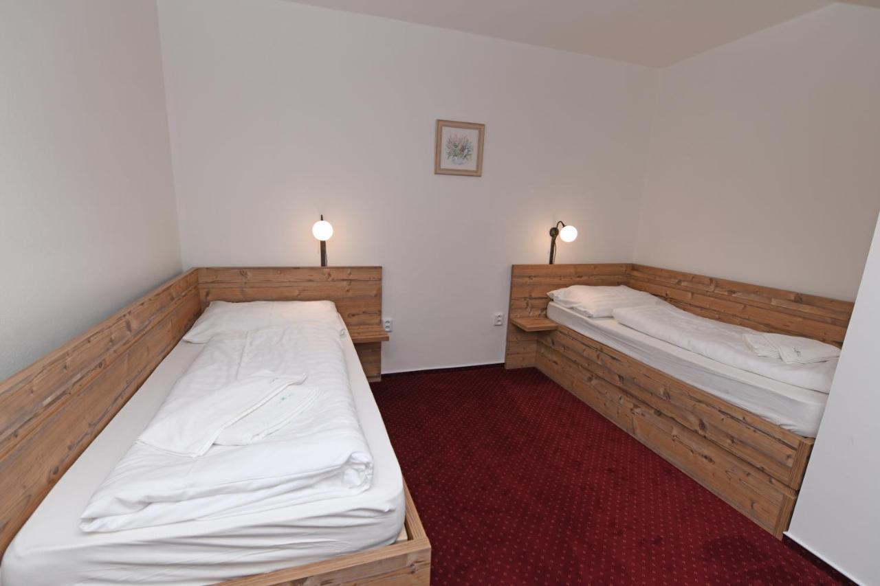 Hotel Konsel Říčky Extérieur photo
